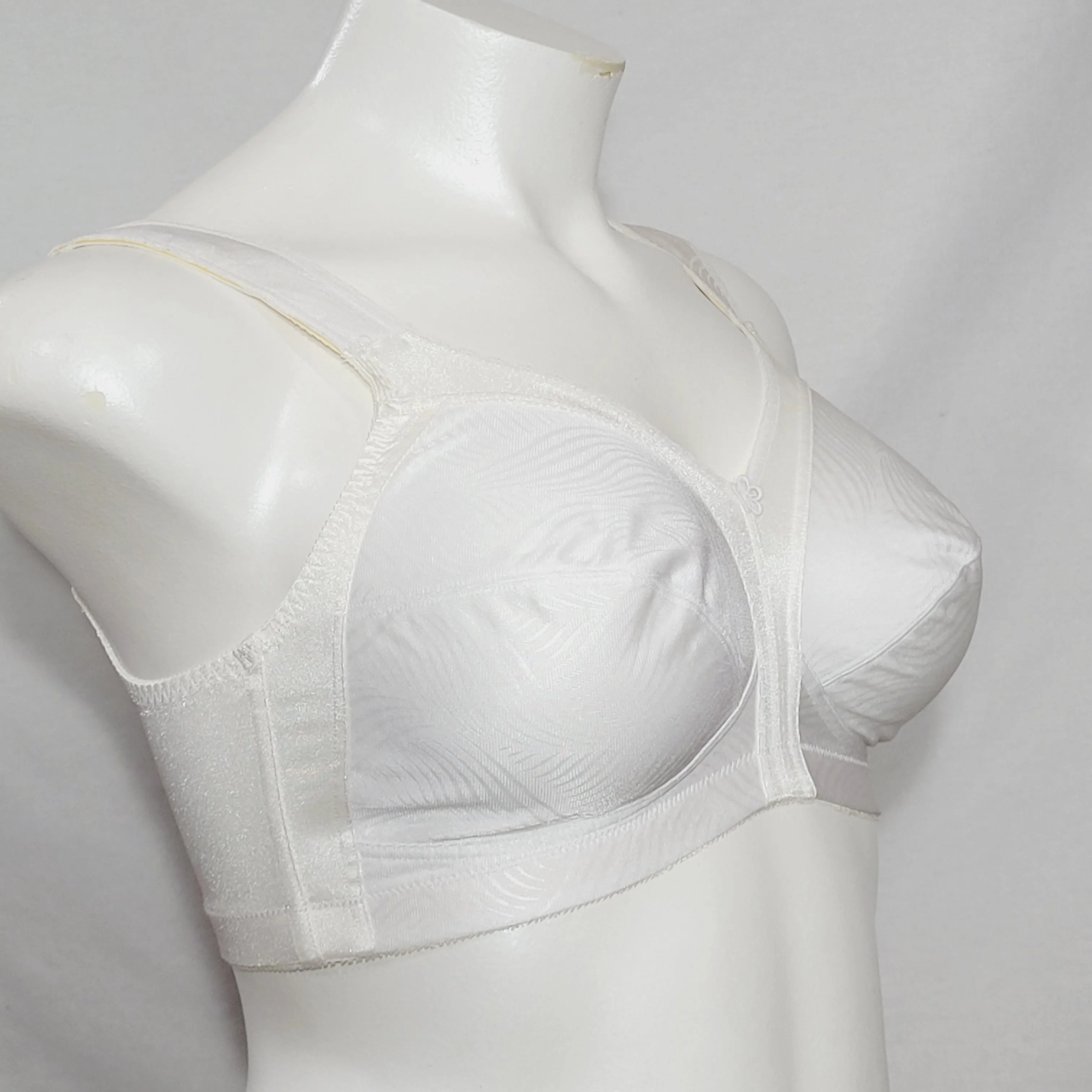 Exquisite Form 2558 Jacquard Satin Divided Cup Wire Free Bra 38D White NWOT