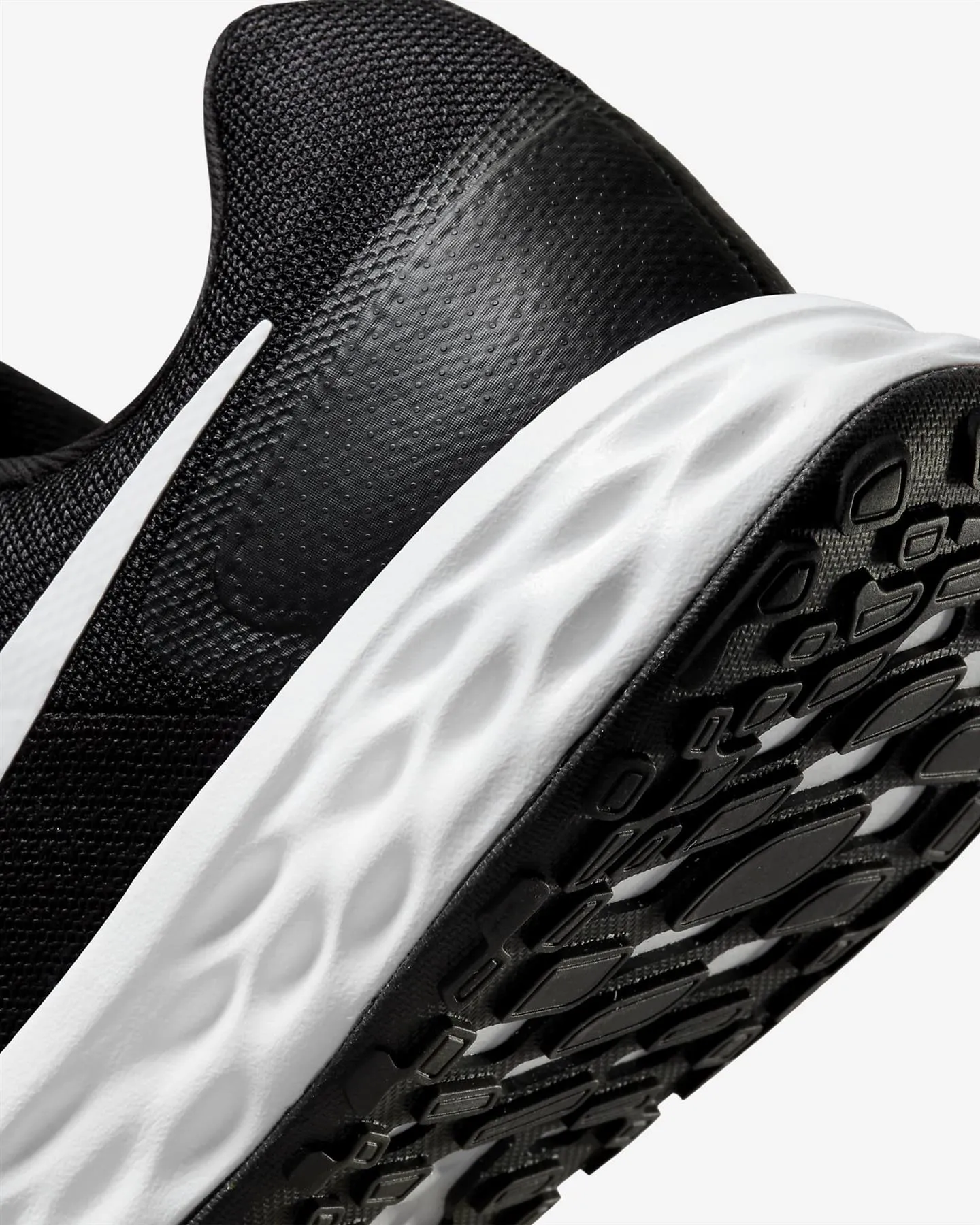 Men's Wide Fit Nike DD8475-003 Revolution 6 Running Trainers